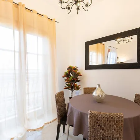 5mins To Promenade With Sofa Ac & Wifi By 360 Estates Apartment